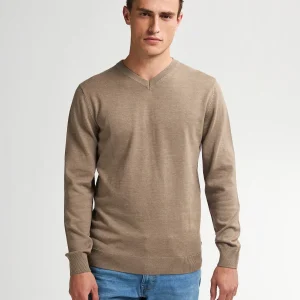 Fine-knit V-neck Sweater Whitefish